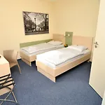 Airporthotel فندق 3*