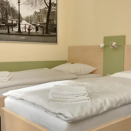 Отель Best Deal Airporthotel Веце