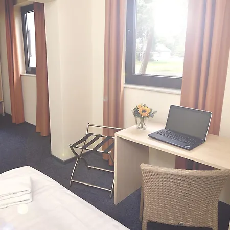 מלון Airporthotel