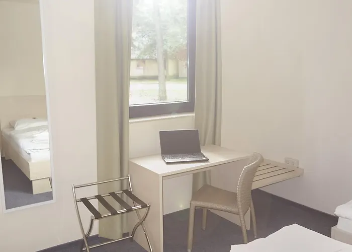 Hotel Airporthotel 3*